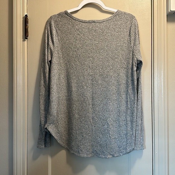 Old Navy Ribbed Tee - Picture 3 of 5